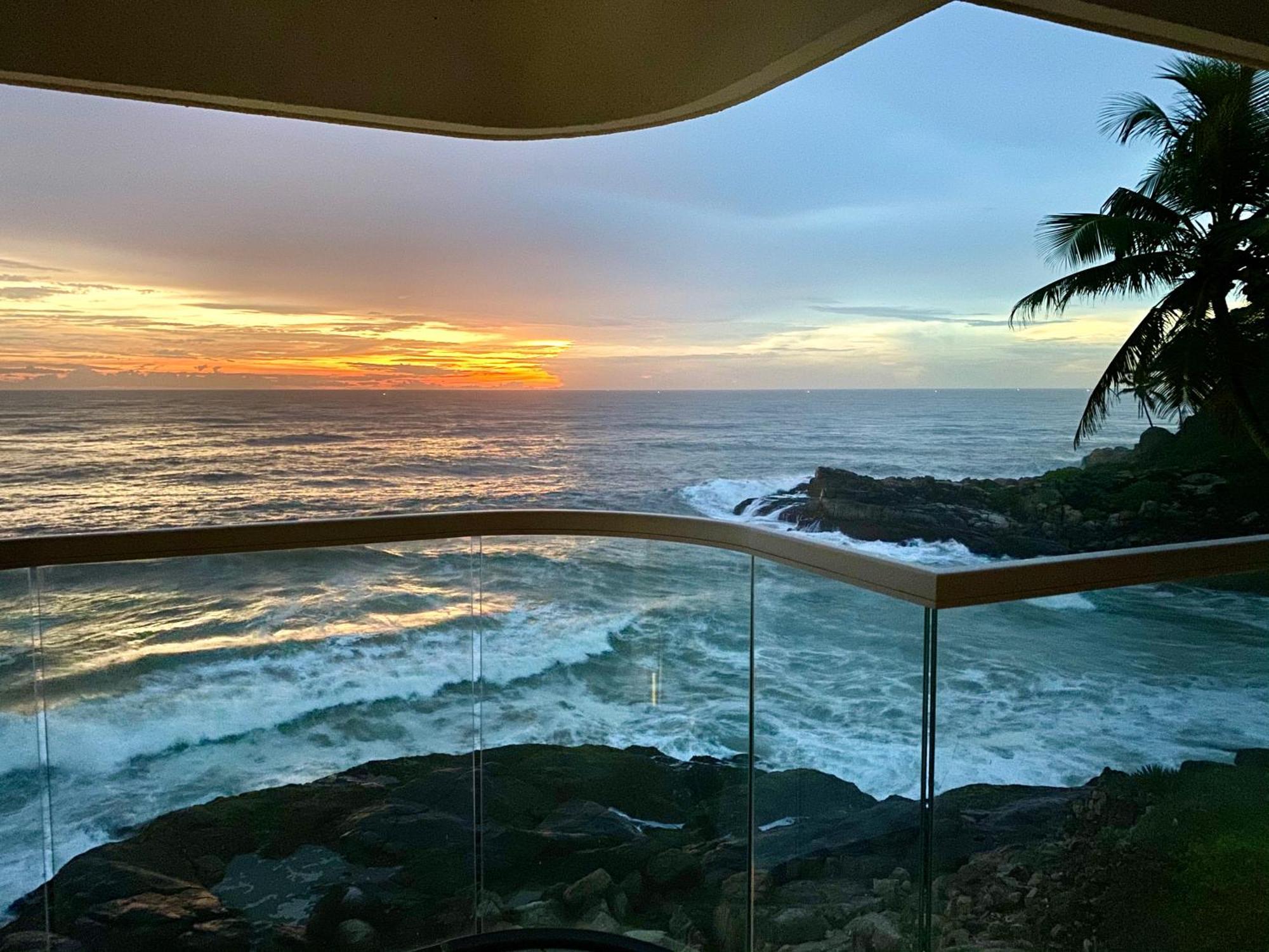 Rockholm At The Light House Beach โกวาลัม ภายนอก รูปภาพ